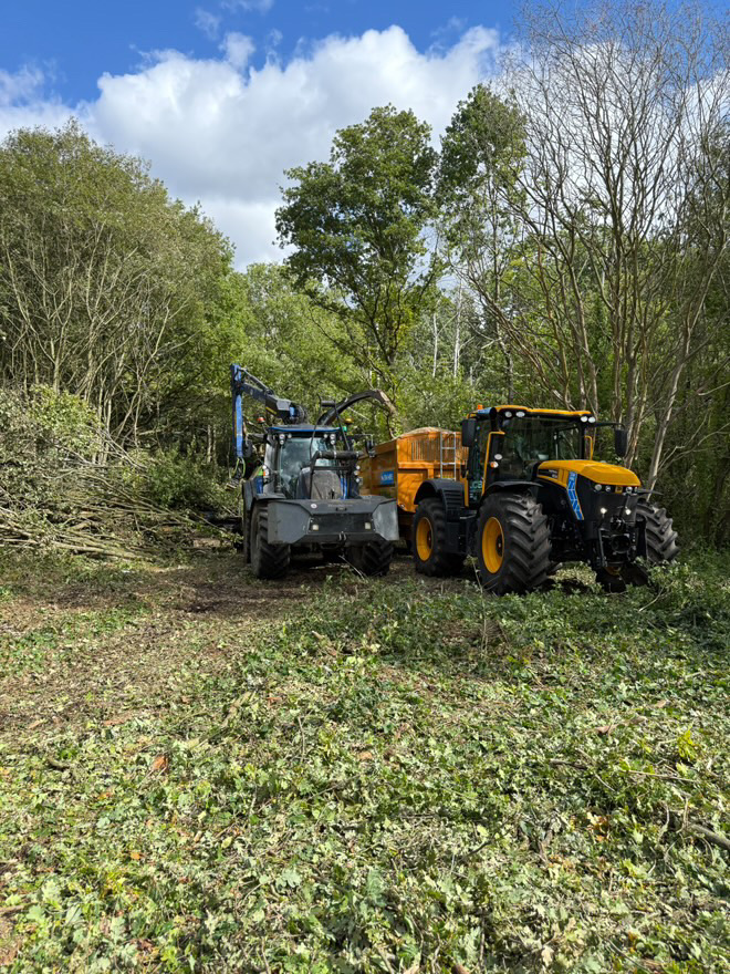 sw hire jcb 4220 icon fastrac tractor and 16t richard western grain trailer oading from a wood chipper